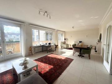 ideally located near Place Dumon Stockel metro station