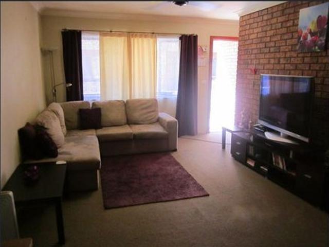 IDEALLY LOCATED TOWNHOUSE