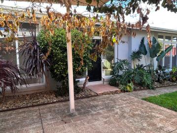 IDEALLY LOCATED TWO BEDROOM UNIT
