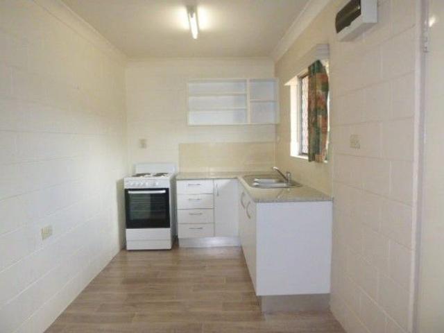 IDEALLY LOCATED UNIT IN WESTCOURT!