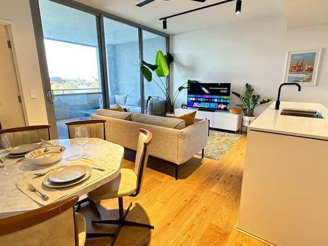 IDEALLY POSITIONED MODERN FURNISHED APARTMENT