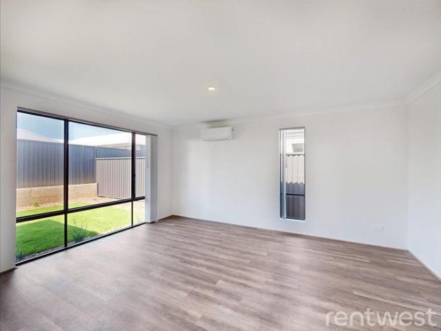 IDEALLY SITUATED MODERN FAMILY HOME