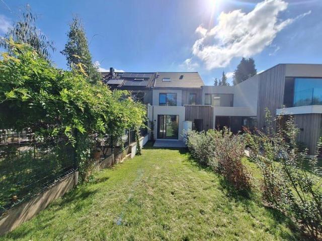 Ideally situated between Tomberg metro and Shopping Woluwe
