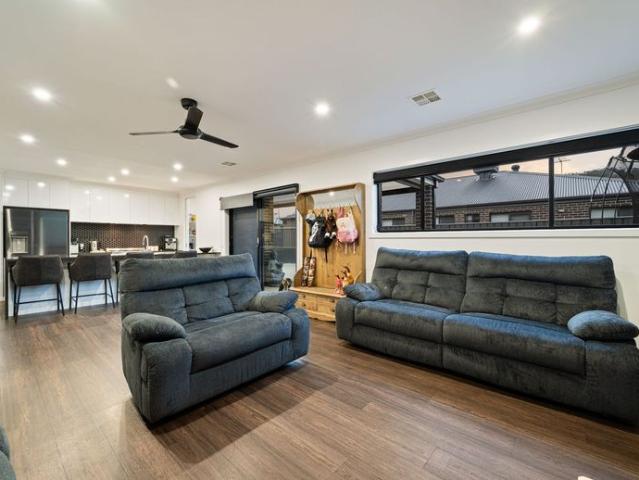 Ideally situated in esteemed Kinchington Estate 4 bedrooms Executive home!