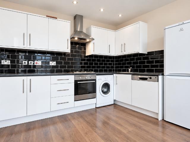 Idenden House, Medway Street, Maidstone ME14, 2 bed flat to rent, £1,200 pcm | PrimeLocation