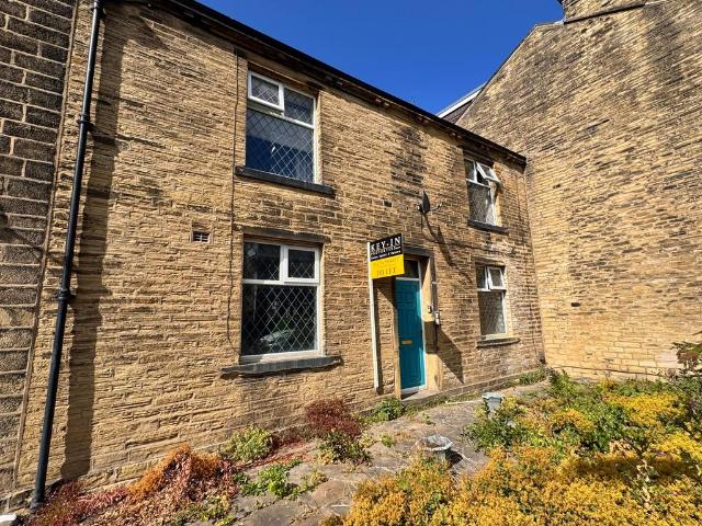Idle, BD10 2 bed maisonette to rent £895 pcm £207 pw