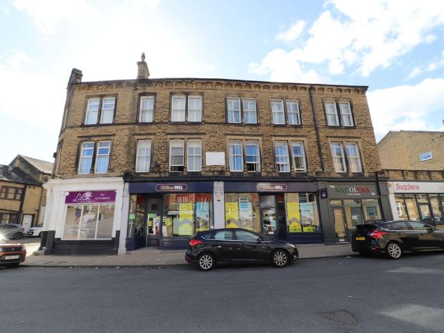 Idle Hall, The Green, Bradford BD10, 2 bed flat to rent, £575 pcm | PrimeLocation