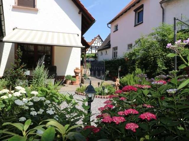 freist. Idyll mit Nebengeb WoMo Garage, Innenhof, Laubengang, PV Anlage.