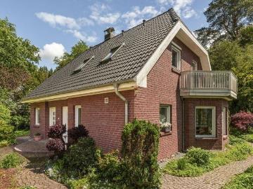 Idylle pur: Einfamilienhaus mit Kamin, Teich & Terrasse Sofort verlieben!