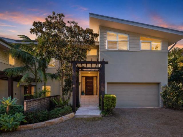 Idyllic north to rear duplex just steps to Pittwater