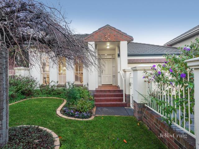 Idyllic, own frontage, freestanding oasis