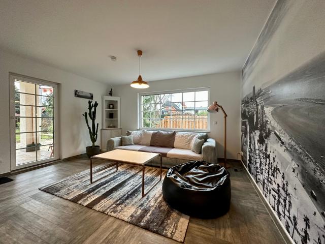 Idyllic apartment with charming character modern, quiet, well connected, with own patio and garden in Alt Marzahn