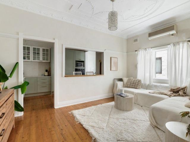Idyllic Art Deco retreat in central Stanmore