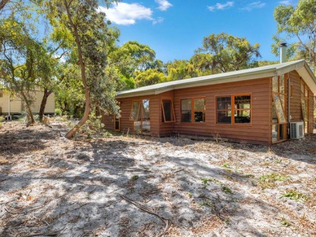 Idyllic Bush Hideaway Two Dwellings on 5 Secluded Acres