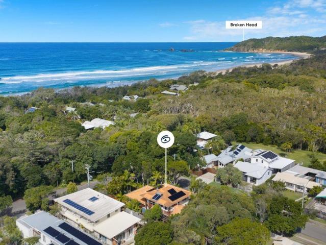 Idyllic Coastal Living on Prestigious Alcorn Street, Opposite Tallow Beach