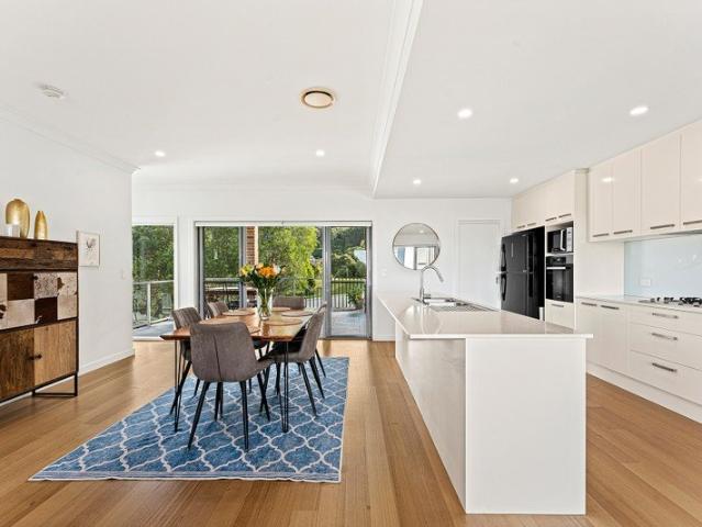 Idyllic Contemporary Oasis with Escarpment Views