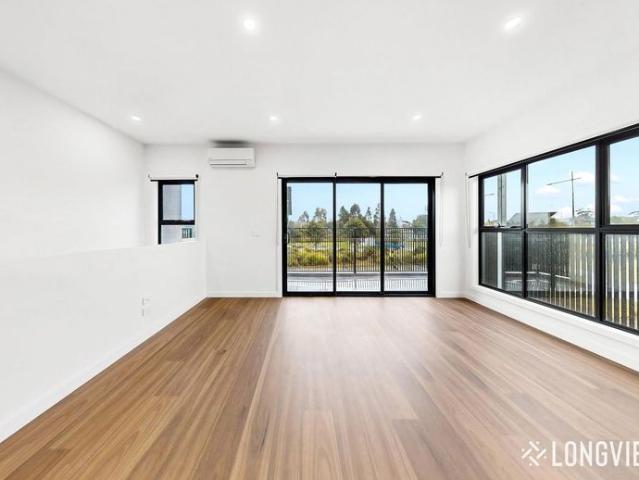 Idyllic Corner Parkside Dream Close to School