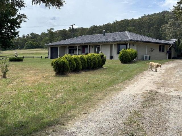 Idyllic Country Home on the edge of a charming friendly township, Close to Coffs Harbour
