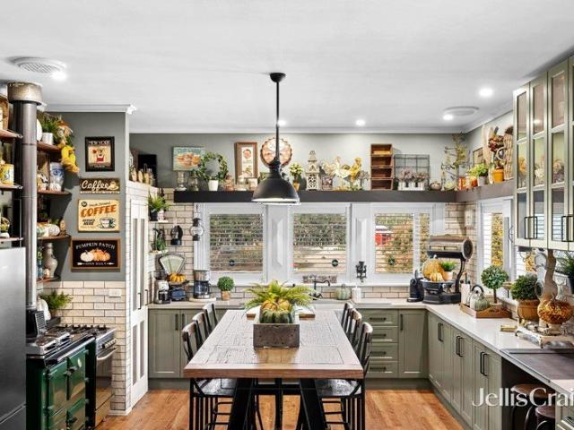 Idyllic Country Living with Character, Comfort and Modern Elegance