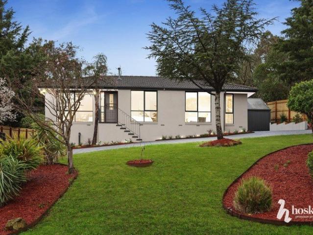 Idyllic Court Living with a Stunning Vista