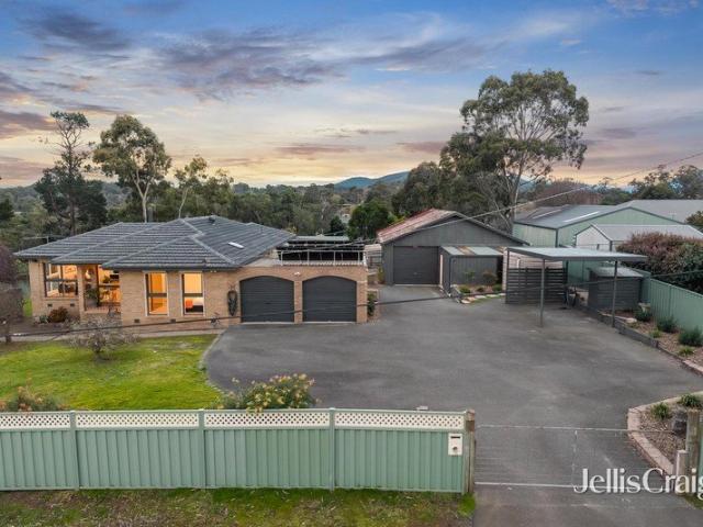 Idyllic family haven on approx. 1,787sqm in an enviably convenient location