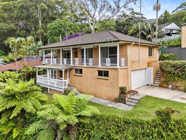 Idyllic Family Lifestyle in Leafy Foothills