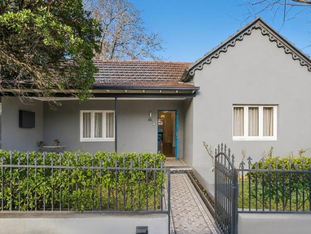 Idyllic freestanding entertainer of impressive volume & charm