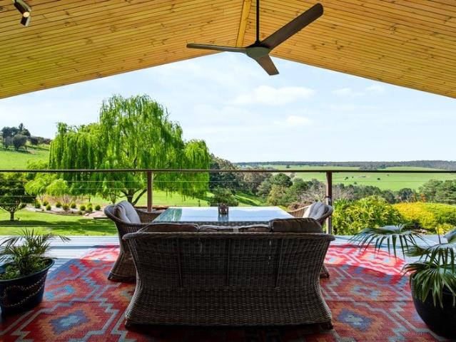 Idyllic Hillside Sanctuary with Endless Vistas