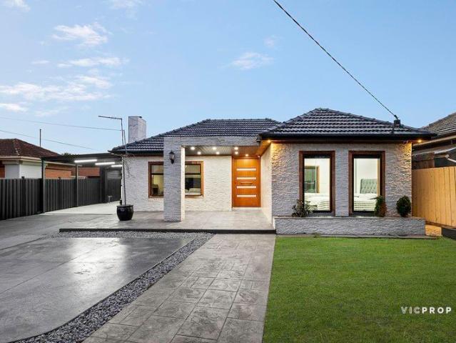 Idyllic Indoor Outdoor Entertainer with Family Flexibility