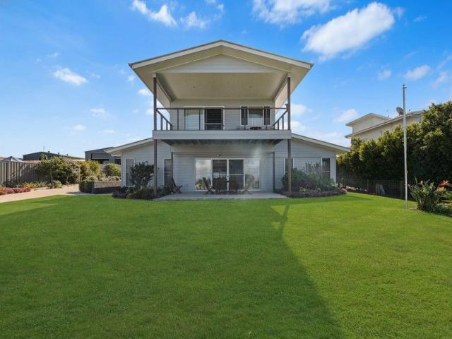 Idyllic Living & Unobstructed Ocean Views