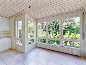 Idyllic living in the countryside with excellent transport links