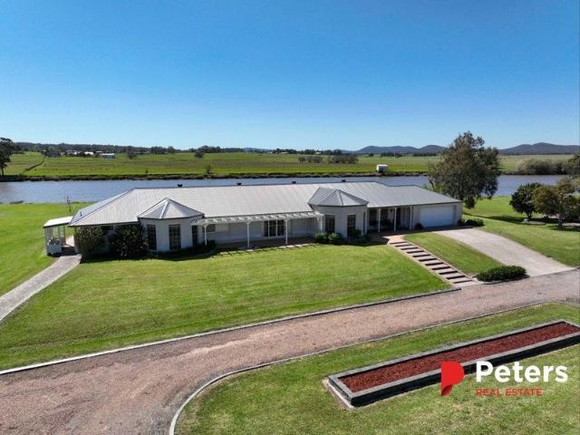 Idyllic Riverfront Family Home in the Heart of the Hunter