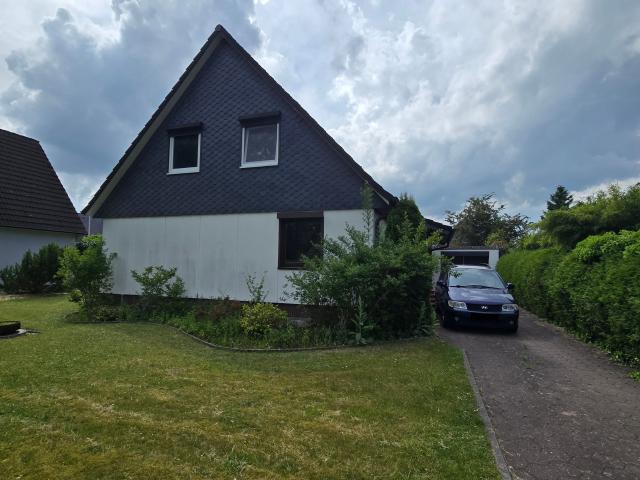 Idyllic Setting near Hamburg: House with Sauna, Garden & Pond