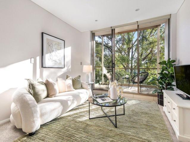 Idyllic third floor setting with private outlook