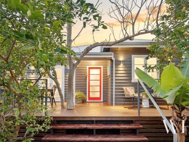 Idyllic Weatherboard Sanctuary with Self Contained Studio
