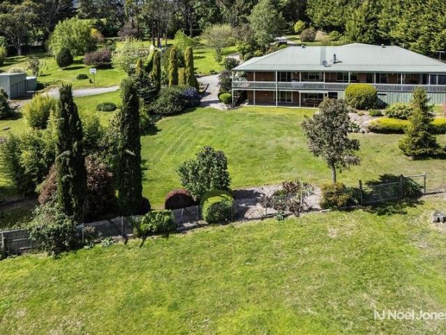 Idyllic 6.6 Acre Lifestyle Retreat with Dual Living