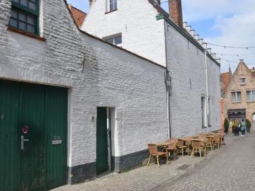 Idyllisch gelegen woning met 2 slaapkamers, garage en terras!