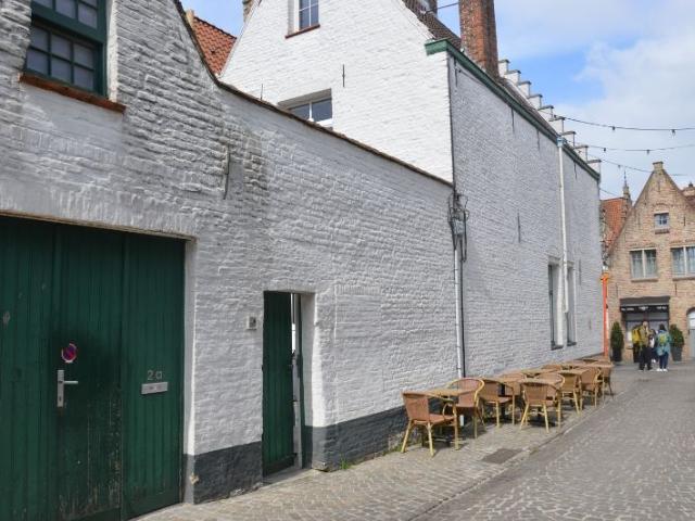 Idyllisch gelegen woning met 2 slaapkamers, garage en terras!