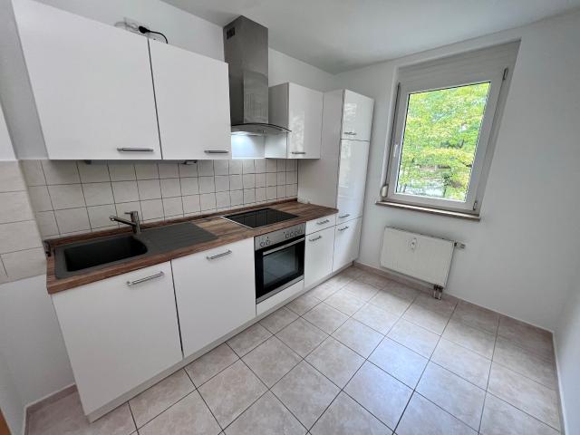 Idyllisch wohnen! 3 Raum Wohnung mit Eibauküche, Wanne und Süd Balkon