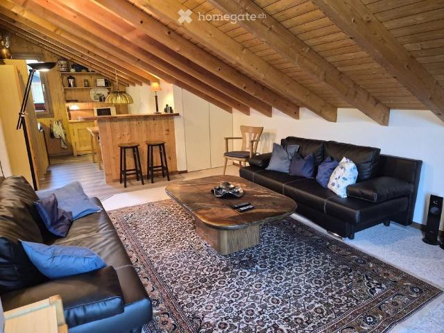 Idyllische, möblierte 2.5 Zimmer Dachwohnung mit Balkon in Studen SZ – nahe Skigebiet & Golfplatz!