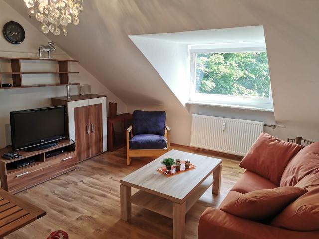 Idyllische Dachgeschosswohnung in ruhiger Lage von Troisdorf Spich – zeitwohnen.de