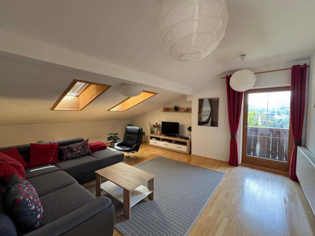 Idyllische Dachgeschosswohnung mit traumhaftem Naturblick