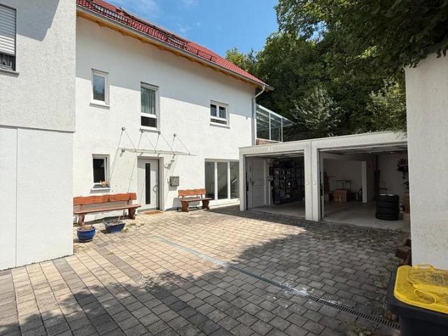 Idyllische Doppelhaushälfte mit Einliegerwohnung