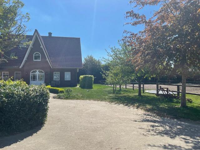 Idyllische Hofanlage mit Pferdeboxen am Ortsrand von Wardenburg