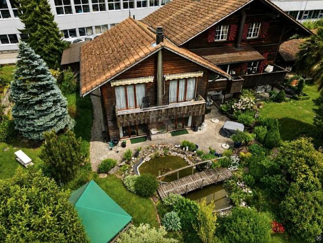 IDYLLISCHE LAGE MIT TRAUMHAFTEM GARTEN