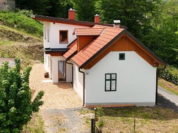 Idyllische Ruhelage – Neubau trifft auf liebevoll modernisierten Altbestand