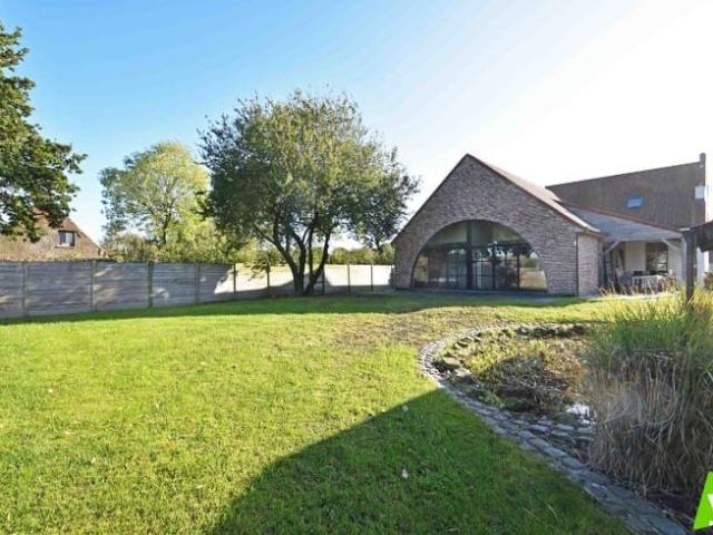 Idyllische woning met prachtige tuin