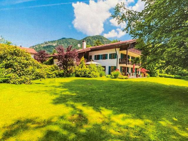 Idyllische 3 Zimmer Wohnung mit Bergblick und offenem Kamin zu vermieten