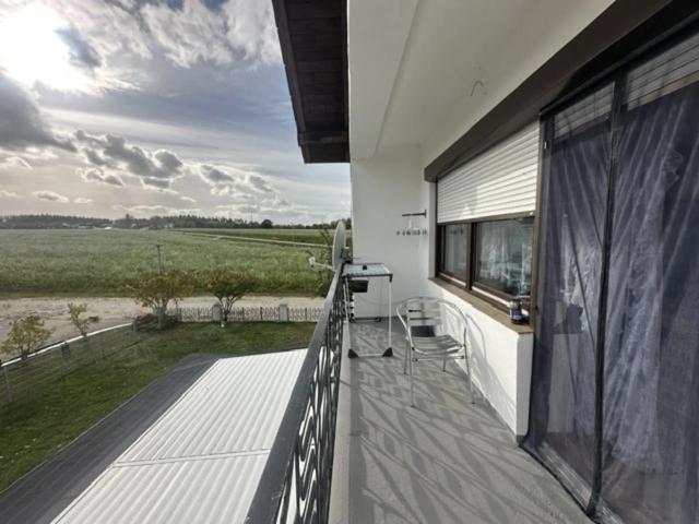 Idyllisches und ruhiges Wohnen – modernisierte Wohnung mit Balkon, Garage und Garten