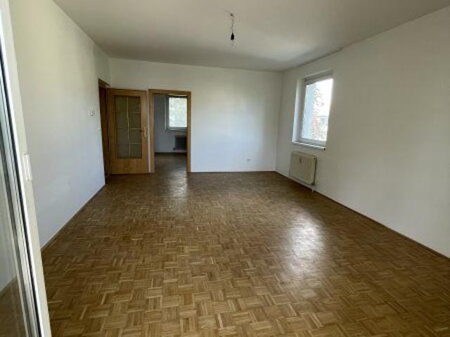 Idyllisches und ruhiges Wohnen nahe dem Wasserwald mit bester Infrastruktur! Großzügige 2 Zimmer Wohnung mit schöner Aussicht dank Loggia!